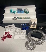 Full lot overview displaying all jewelry items