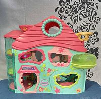 Exterior of fold-out Littlest Pet Shop house playset