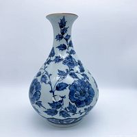 Full view of pear-shaped blue and white porcelain vase