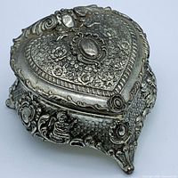 angled top view showing heart shape and embossed pattern