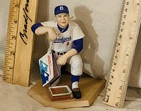 Front view of Duke Snider figurine with rulers for scale