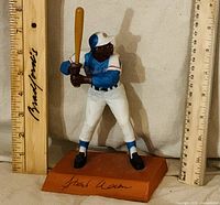 Front view of Hank Aaron figurine with rulers indicating height ~7 in