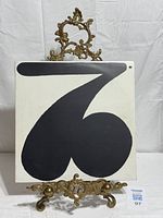 Sleeve reverse with large stylised 7