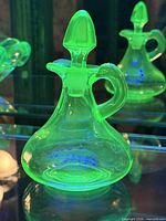 Cruet under UV showing fluorescence