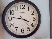 Front view showing Baoli branding, numerals, hands, frame