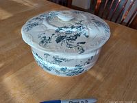 Chamber pot with lid, showing overall design and pattern