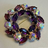 Front view of brooch showing stone arrangement