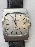 Front view showing dial, indices, date window, case shape