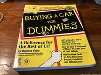 Front cover of Buying a Car For Dummies paperback