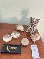 All items in lot grouped on tabletop