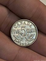 Reverse side showing denomination, maple leaves, year 1922