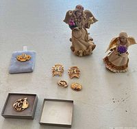 Entire lot: two figurines, six pins