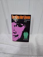 Front cover of Der Clan der Löwen showing design