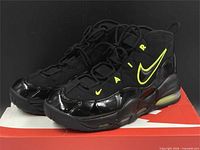 Side view of both sneakers on Nike box showing design, colour and condition