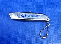 left side view showing ABC Detergent label and ball chain