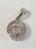 Front view showing pavé stone layout and bail