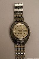 Front view showing dial, hands, alarm indicator and bracelet