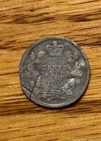 Reverse with crown, 5 CENTS CANADA 1902, crack visible