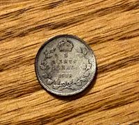 Reverse of 1918 Canadian 5-cent coin showing crown above denomination within wreath