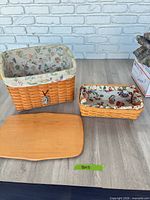 Overview of both baskets and wooden lid on tabletop