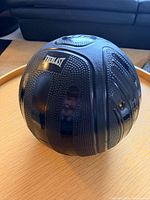 Front angled view showing Everlast logo and textured surface