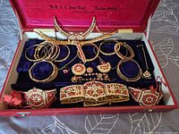 Full view of open case showing entire jewellery set arranged on velvet