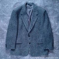 Front view of grey Harris Tweed blazer