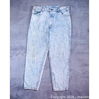 Front view of full length light blue stone wash Levi’s jeans