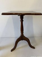 Full view of table with top horizontal