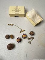 Overview of all pins, tie bars and box