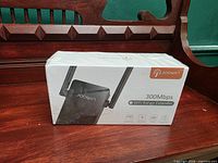 Front of sealed Joowin 300Mbps WiFi Range Extender box