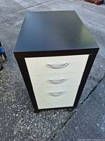 Nightstand front and top view closed drawers