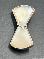 front view of bow-shaped lace agate brooch