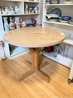 Full view of round table top and base