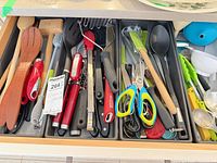 Drawer view showing entire 20-piece utensil and gadget assortment
