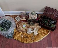 Full lot overview showing tree skirt, wreath, candles, ornaments and arrangements