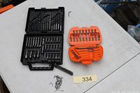 Overview of both bit sets in cases with loose screws