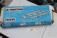 Retail box front showing brand Rona, product name La Traction and model 730001
