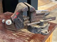 Full view of Littlestown cast iron swivel bench vise showing jaws, handle, swivel base