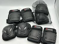 Overview of all eight pads and mesh bag