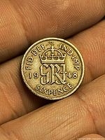 Reverse side of 1948 sixpence showing crowned monogram and date