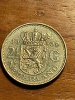 Reverse of 1969 Dutch 2½ Gulden coin showing coat of arms, value and date