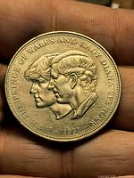 Dual portrait side of coin showing Prince Charles and Lady Diana with 1981 date