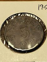 Reverse of 1952 Norway 5 øre coin showing denomination and triquetra symbols