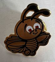 Front view showing bee design with heart eyes