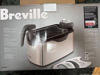 Retail box showing Breville BDF600XL deep fryer image and branding