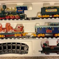 Tray holding locomotive, tender, sleigh car, pump car, curved track