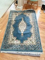 Full view of rug showing colour, pattern and included pad