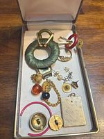 Tray showing entire assortment of jewelry pieces