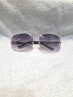 Front view showing square frames and gradient lenses